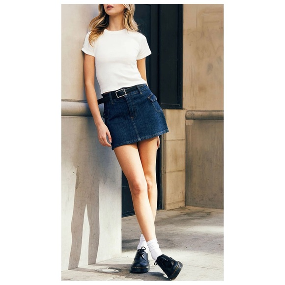 Brandy Melville Tops - Brandy Melville Women’s Sz XS/S White Crewneck Lace Hem Baby Tee